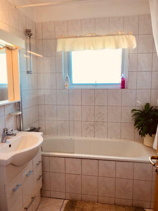 Guesthouse Arny Вестманнаейяр Екстер'єр фото
